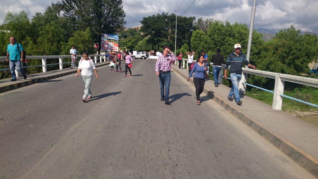 Bloqueos civicos contra el codigo penal puente San Martin de Tarija