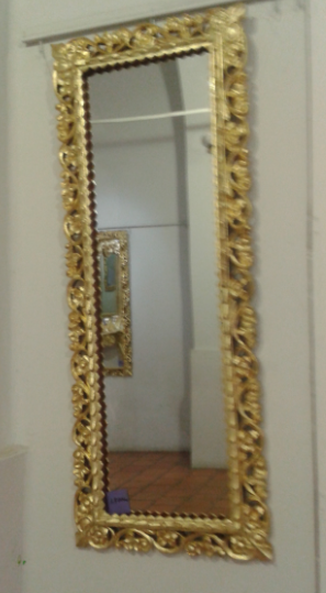 Espejos con un marco laminado en "pan de oro"