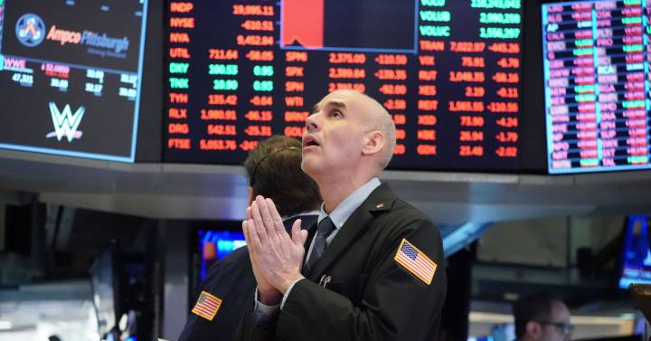 Wall Street registra el peor mes en casi 2 años y comienza febrero con ganancias leves