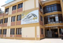 Trabajadores del Sedeca de Tarija inician huelga y exigen a la Gobernación el cumplimiento del laudo arbitral