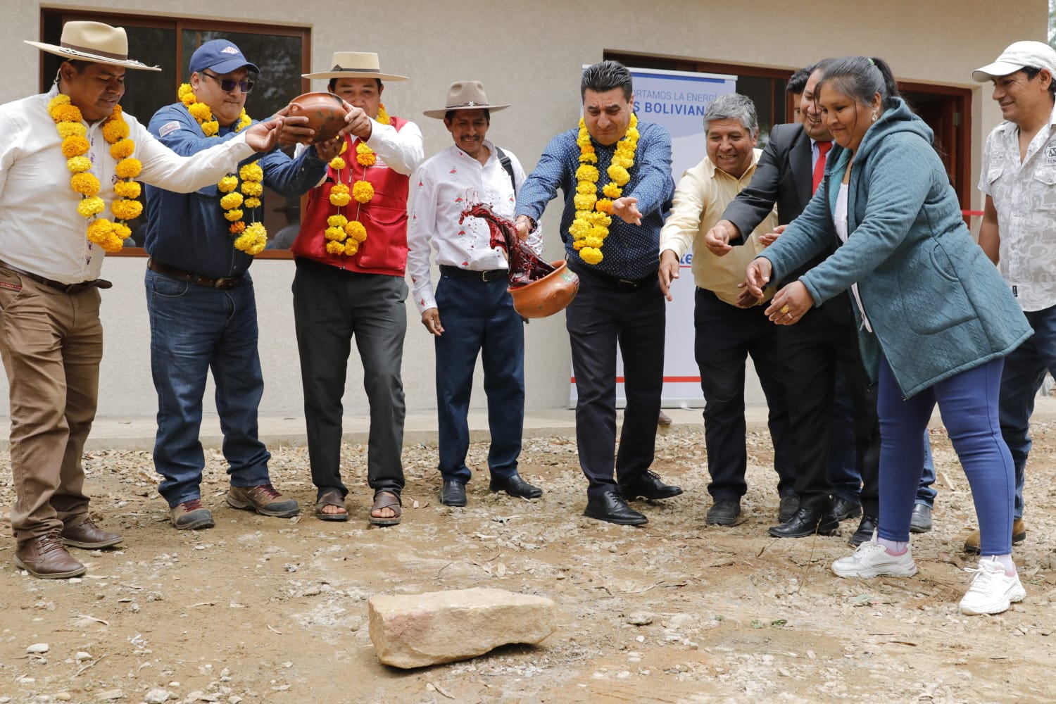 Alcalde de Tarija entrega e inaugura aulas nuevas en la UE de Santa Ana ...
