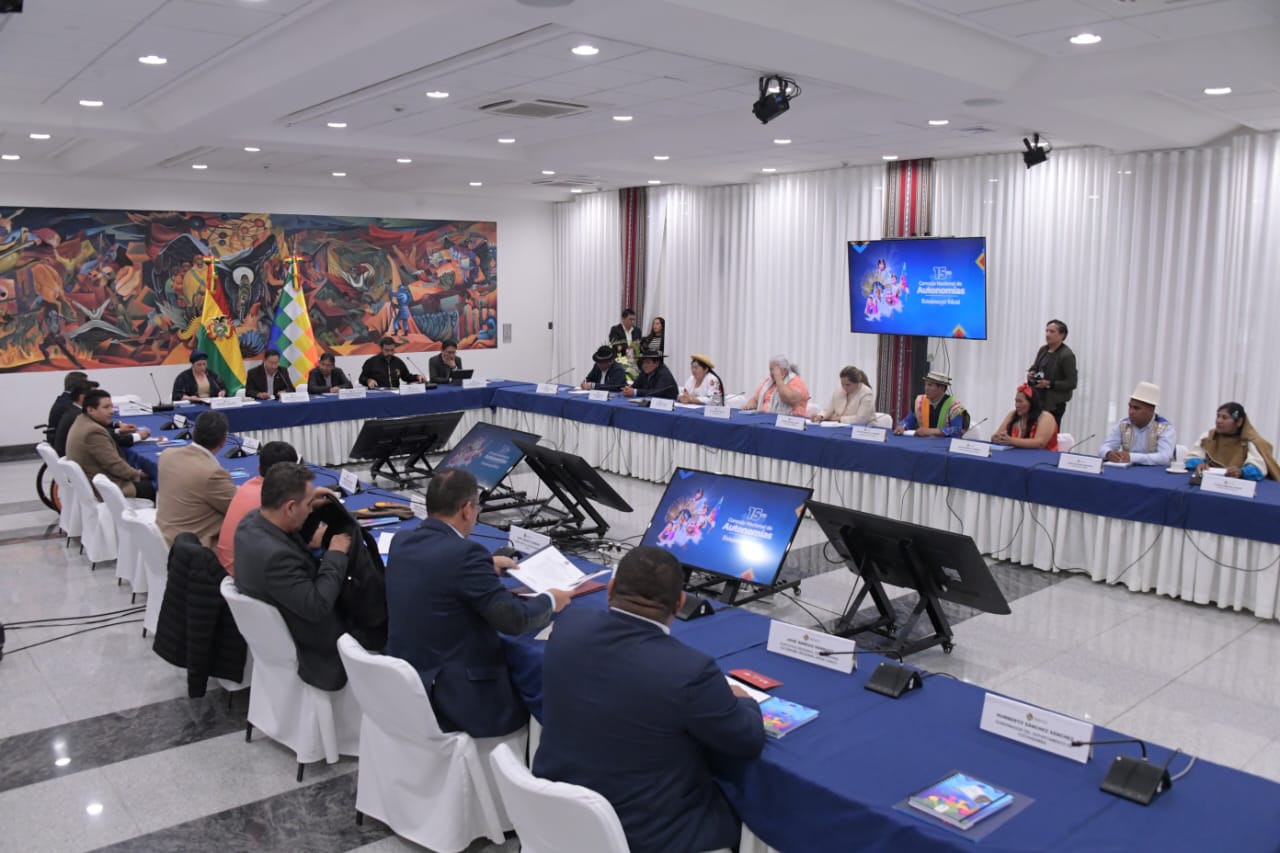 Luis Arce instala sesión del Consejo Nacional de Autonomías para tratar el avance post censal
