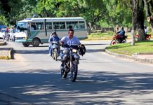 Tránsito refuerza controles a motociclistas y concientiza sobre uso de casco en Tarija