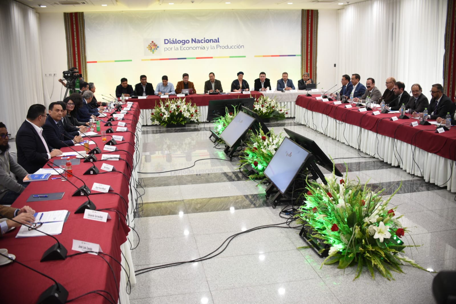 Luis Arce y empresarios reanudan el Diálogo Nacional por la Economía y ...