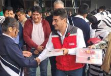Alcalde inicia entrega de kits escolares y botiquines a estudiantes en Tarija