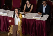 Gobernadora María René Soruco agradece a Tarija y protagoniza emotivo gesto durante entrega de credencial para con su hija Camila
