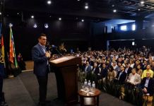 El presidente Rodrigo Paz anuncia una comisión para reformar parcialmente la Constitución y fortalecer a los gobiernos locales